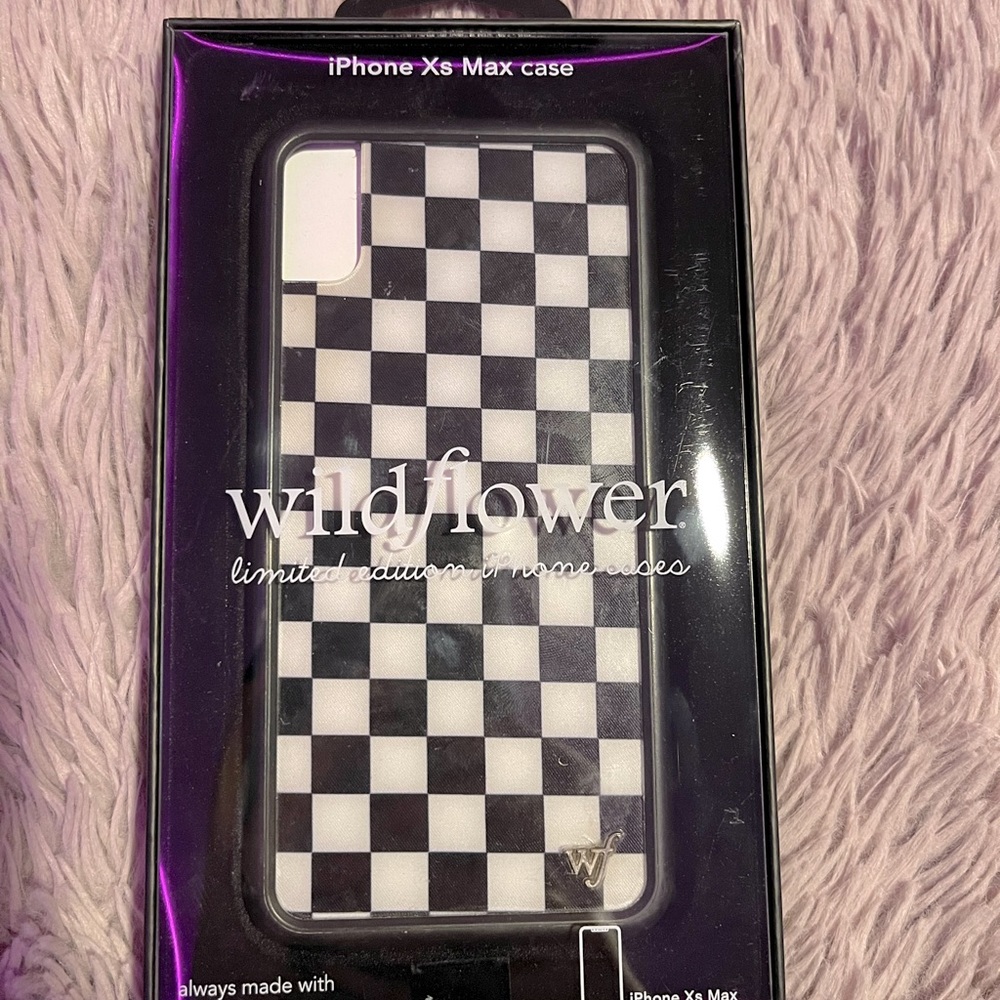 Checkered iPhone XS Max case🖤